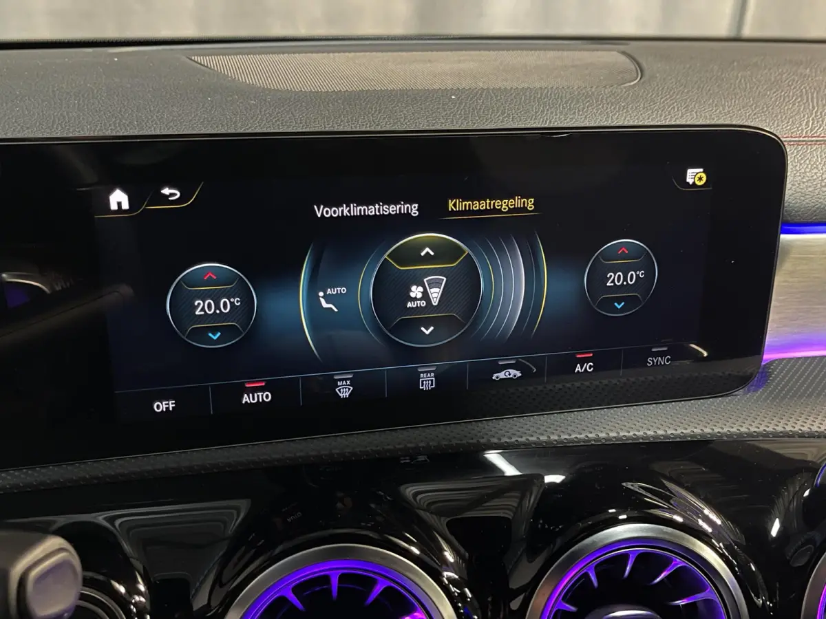 250 e AMG Line 19"/Panoramadak/Sfeerverlichting/Keyless/Camera/Stoelverwarming