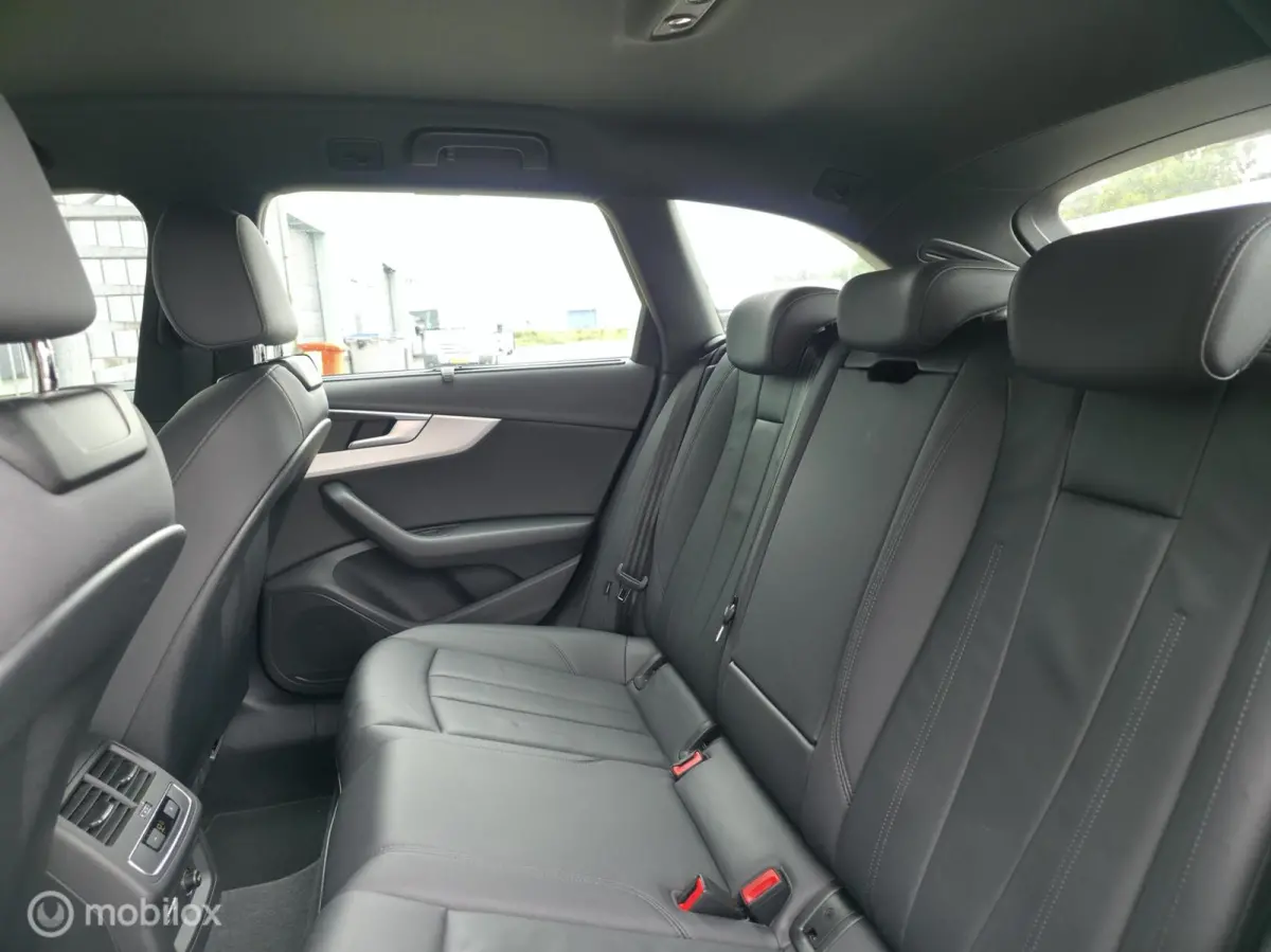 35 TFSI S-line / El. Trekh. / Navi / Leder