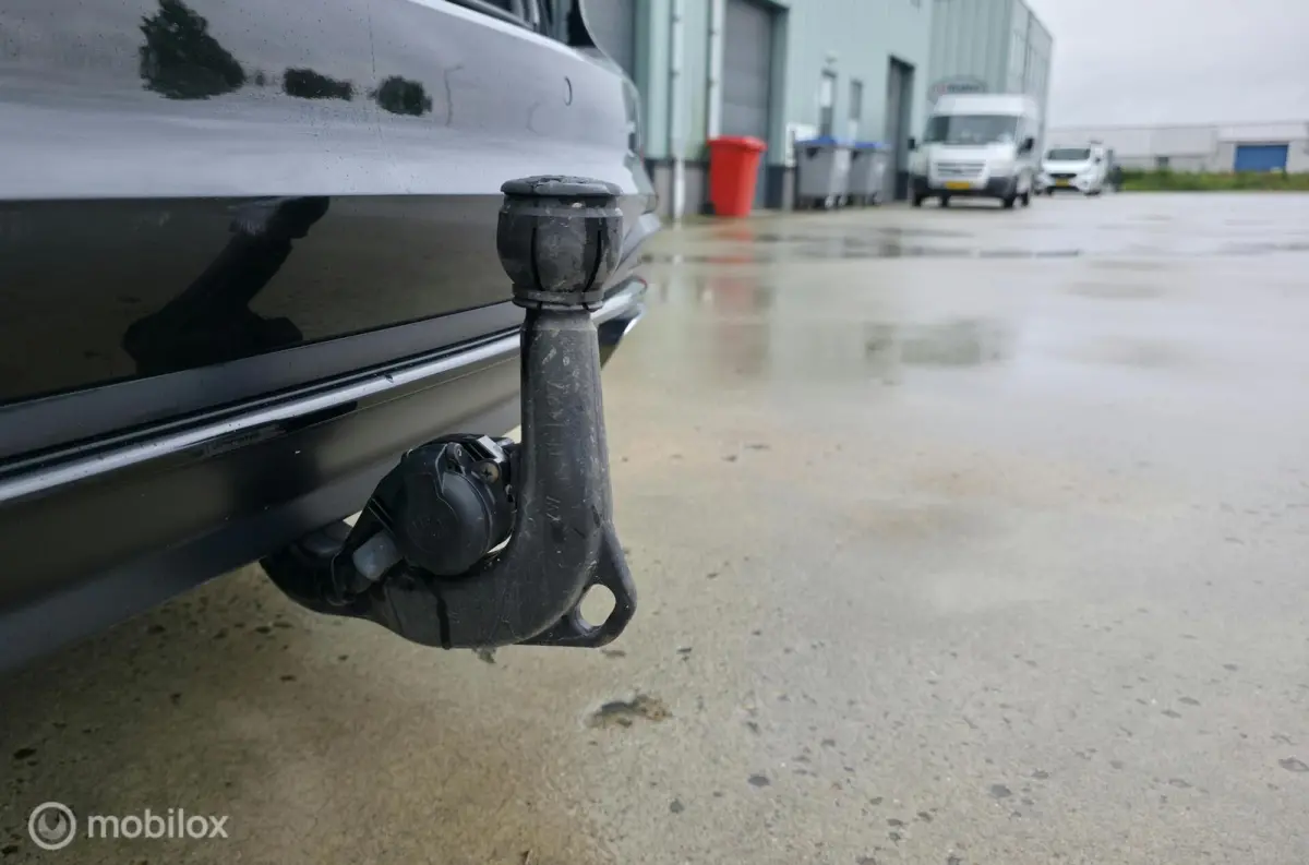 35 TFSI S-line / El. Trekh. / Navi / Leder