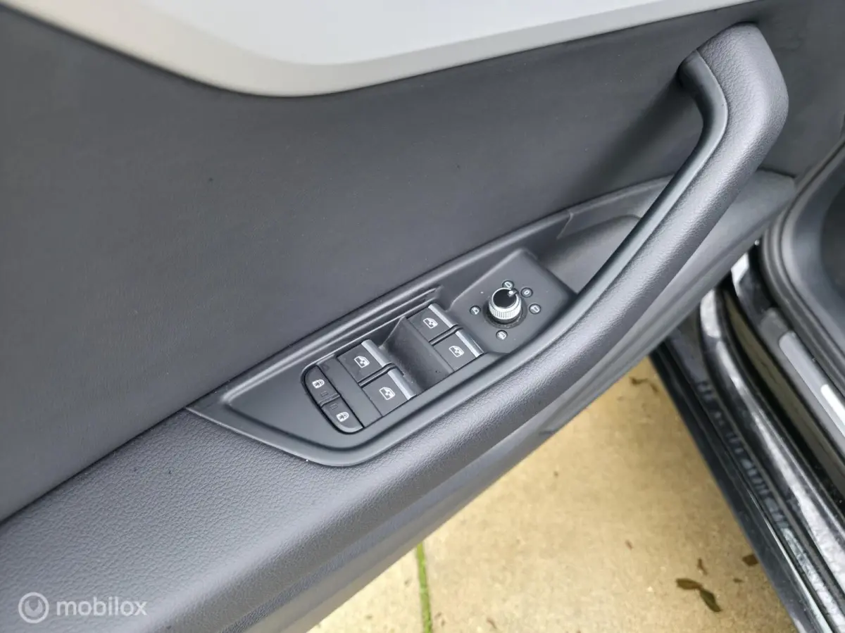 35 TFSI S-line / El. Trekh. / Navi / Leder