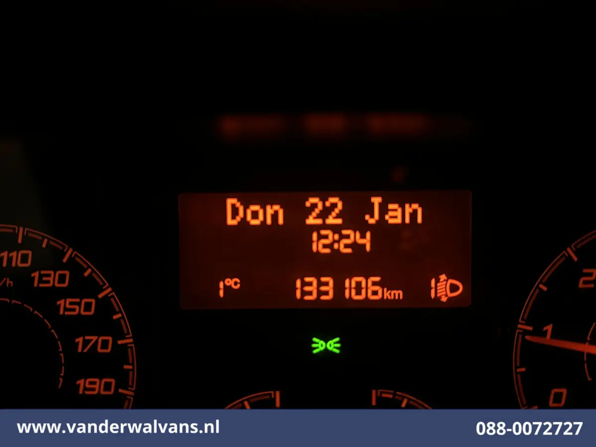 2.2 BlueHDi 141pk Bakwagen 428cm Lang Laadklep Euro6 Airco | Camera | 1085kg laadvermogen Bijrijdersbank