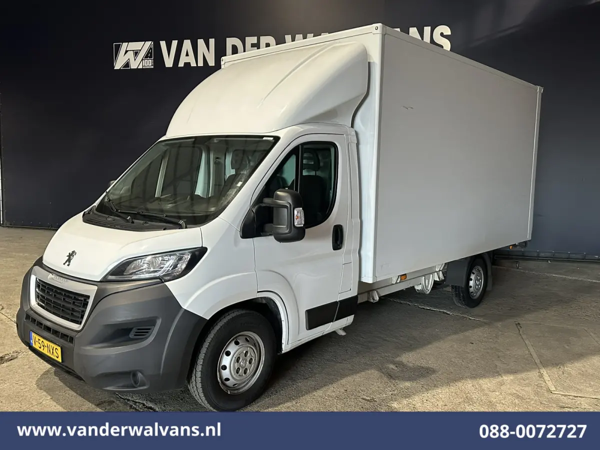 2.2 BlueHDi 141pk Bakwagen 428cm Lang Laadklep Euro6 Airco | Camera | 1085kg laadvermogen Bijrijdersbank