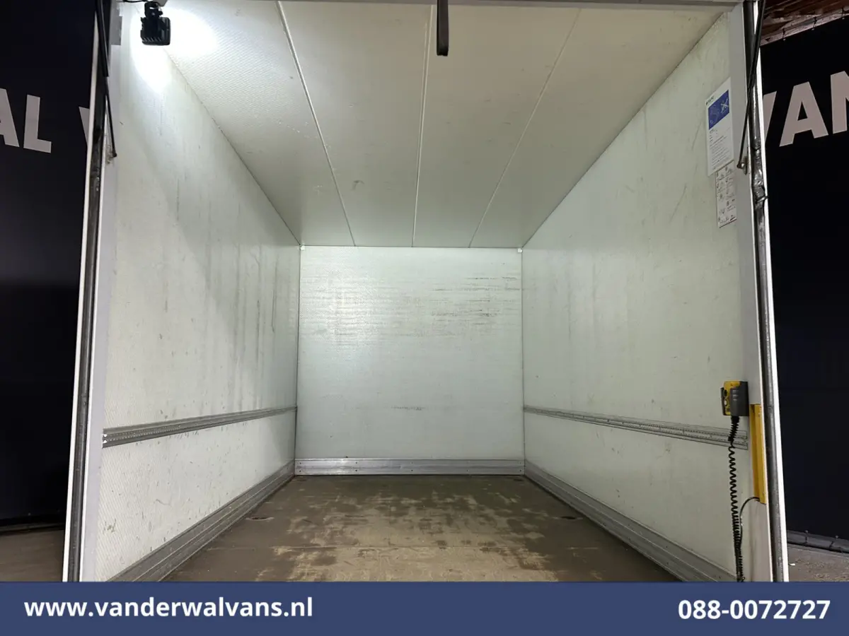 2.2 BlueHDi 141pk Bakwagen 428cm Lang Laadklep Euro6 Airco | Camera | 1085kg laadvermogen Bijrijdersbank