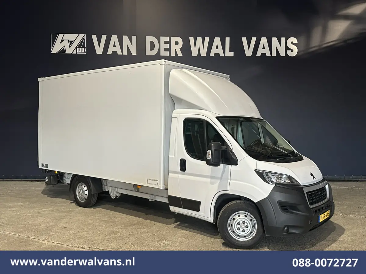 2.2 BlueHDi 141pk Bakwagen 428cm Lang Laadklep Euro6 Airco | Camera | 1085kg laadvermogen Bijrijdersbank