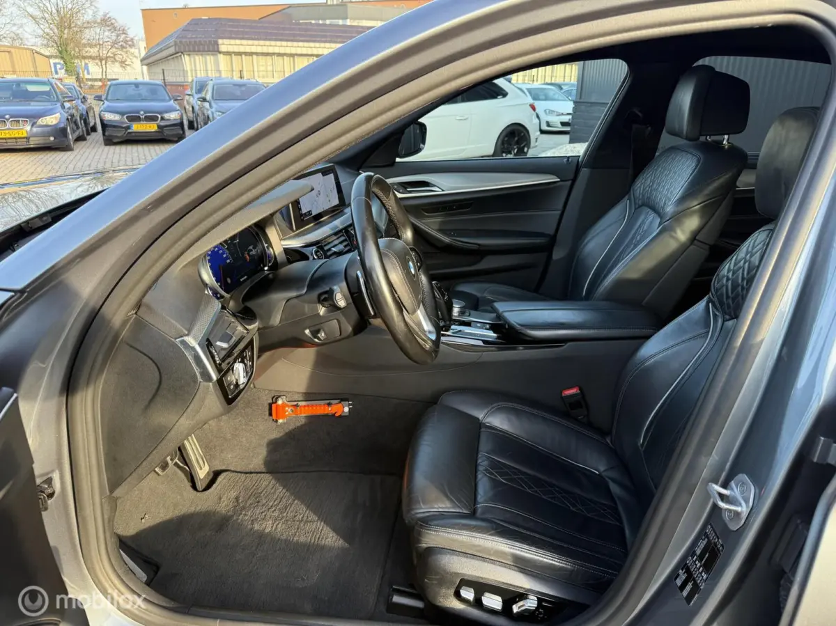 520i High Executive | M-Pakket | Pano | Bomvol
