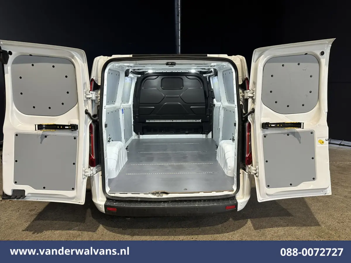 2.0 TDCI L2H1 Euro6 Airco | Camera | Navigatie | LED | Apple Carplay | Cruisecontrol Android Auto, Parkeersensoren, Stoelverwarming, Verwarmde voorruit, Bijrijdersbank, 2670kg trekvermogen