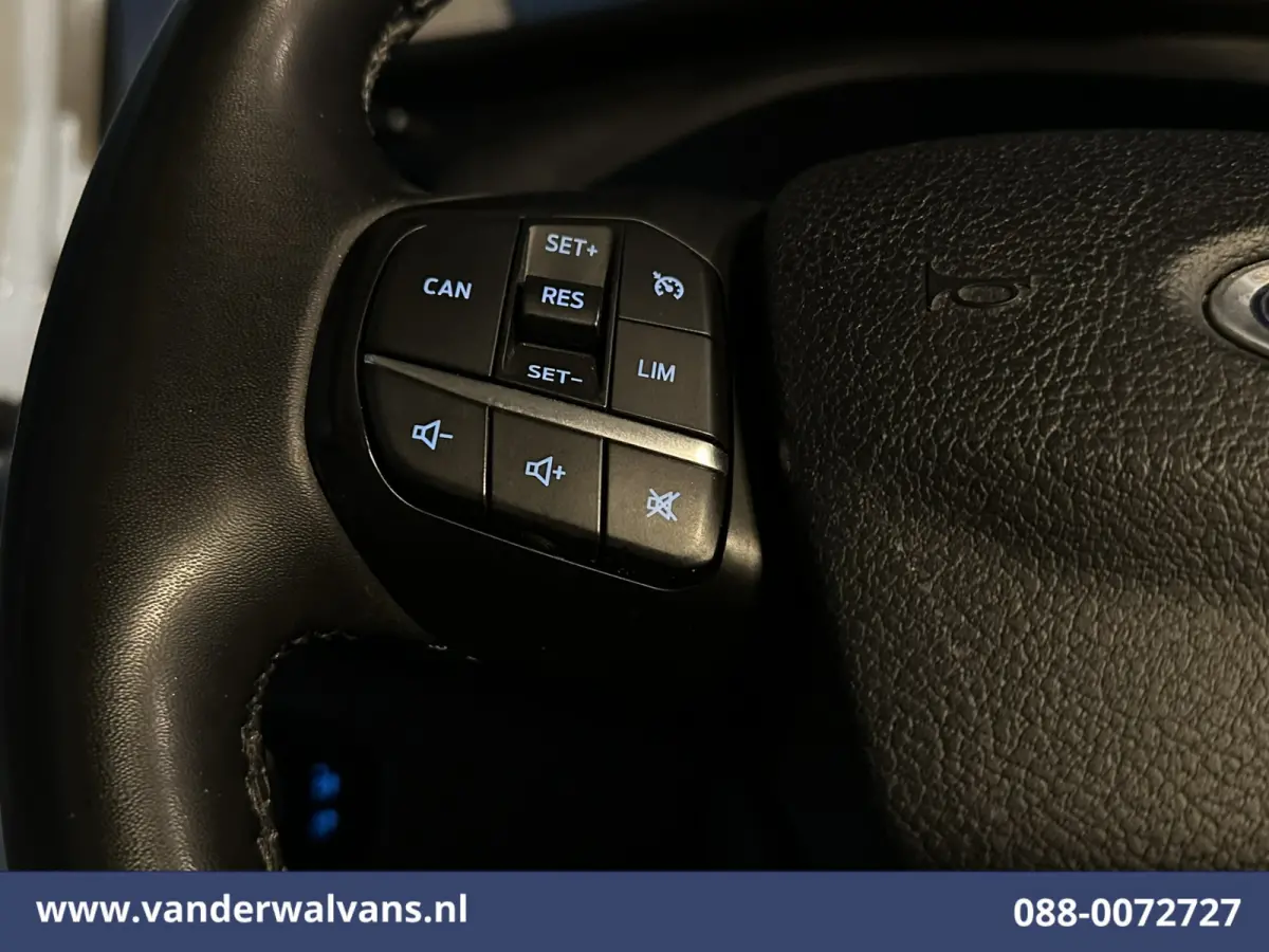 2.0 TDCI L2H1 Euro6 Airco | Camera | Navigatie | LED | Apple Carplay | Cruisecontrol Android Auto, Parkeersensoren, Stoelverwarming, Verwarmde voorruit, Bijrijdersbank, 2670kg trekvermogen