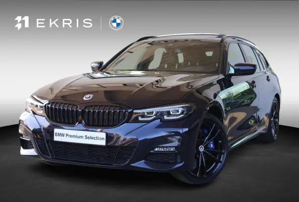 330e | M Sport Plus | Individual Nachtblau metallic | Glazen Panoramadak | Trekhaak Elektrisch | Carbon | Head-Up Display | Stoelverwarming | Leder | Camera | 19" M Dubbelspaak | PS |