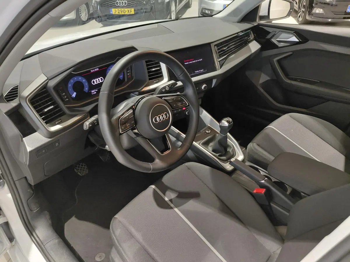25 TFSI Pro Line 95 PK | Apple Carplay | Android Auto | Cruise Controle | Airco | Lichtmetalen velgen 18" | Bluetooth | Lederen Stuurwiel | Multimedia-Voorbereiding | Fabrieksgarantie |