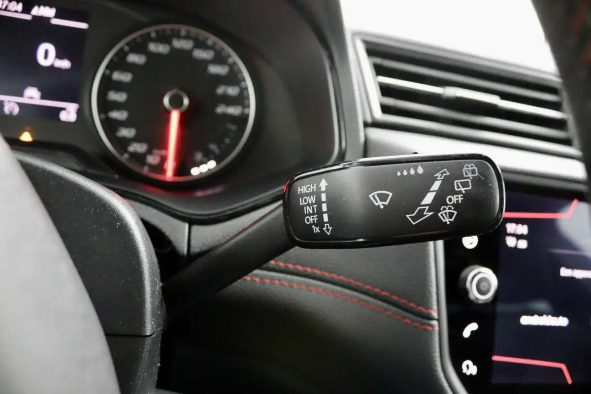 1.0 TSI FR zwart