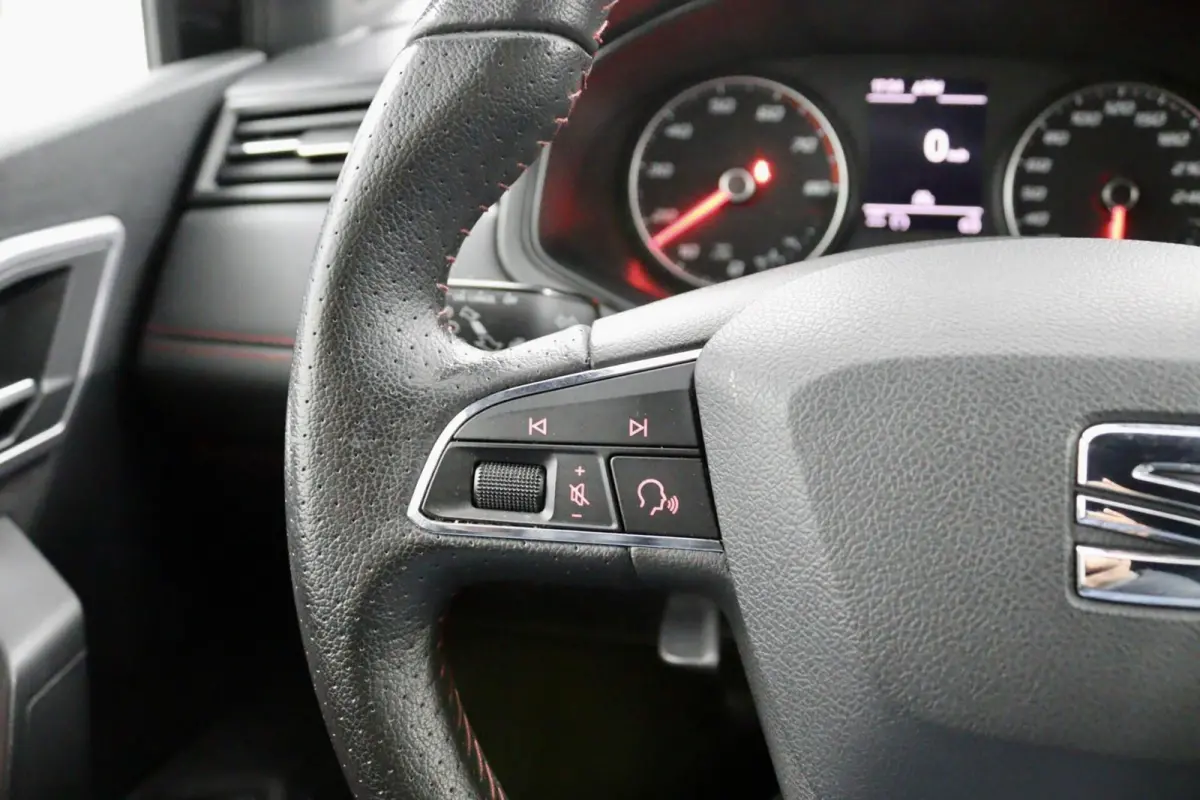 1.0 TSI FR zwart