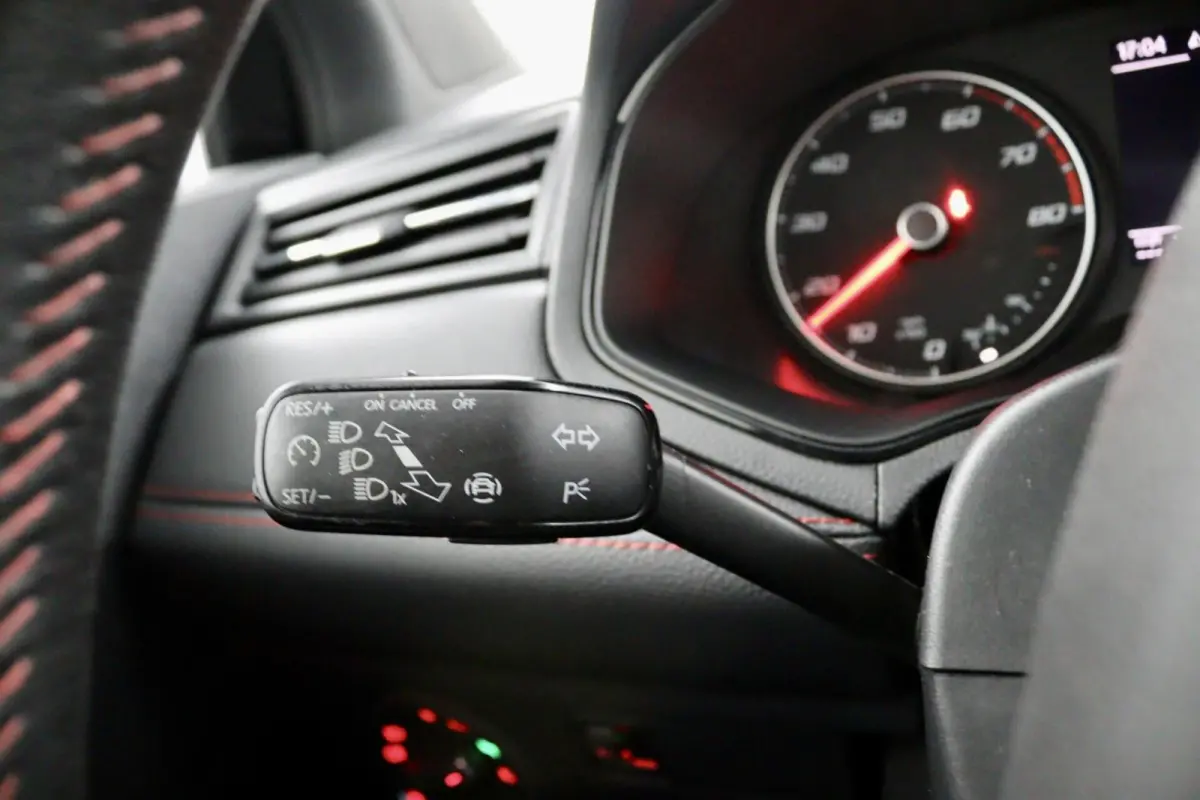 1.0 TSI FR zwart