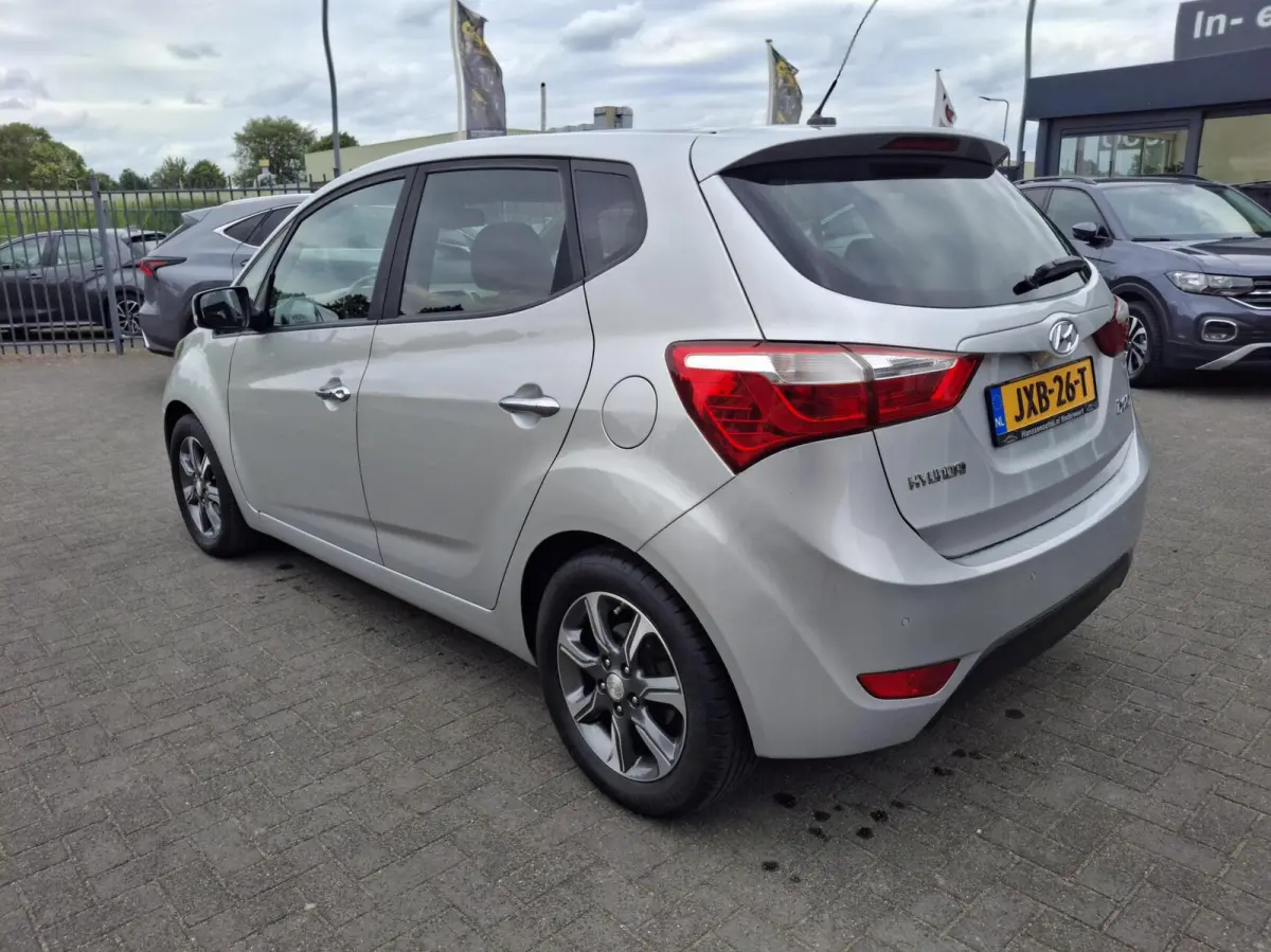 1.6i Premium