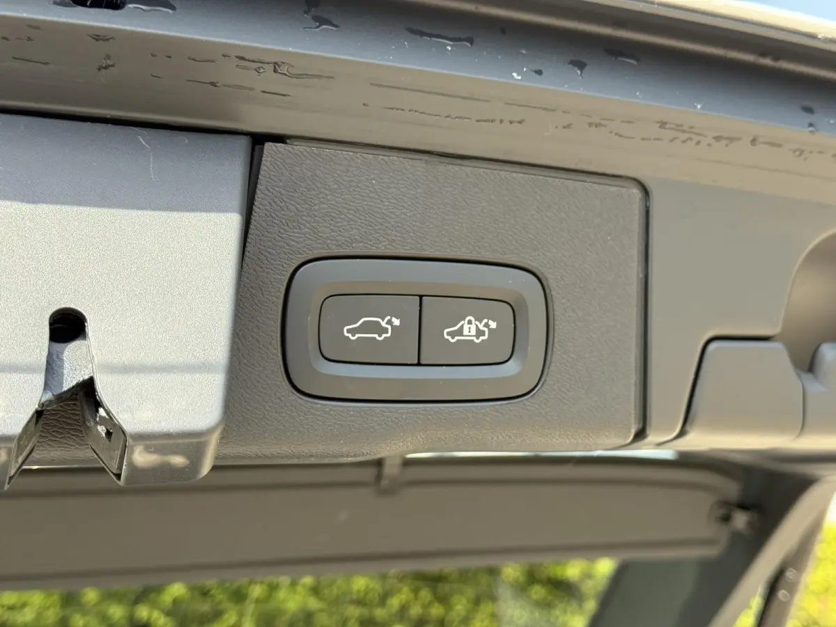 T6 Plug-in hybrid AWD Plus Dark | Blis | Keyless | Pano dak | Elektrische stoelen | AppleCarplay | Stuur en Stoel verwarming | 360 camera | Google |