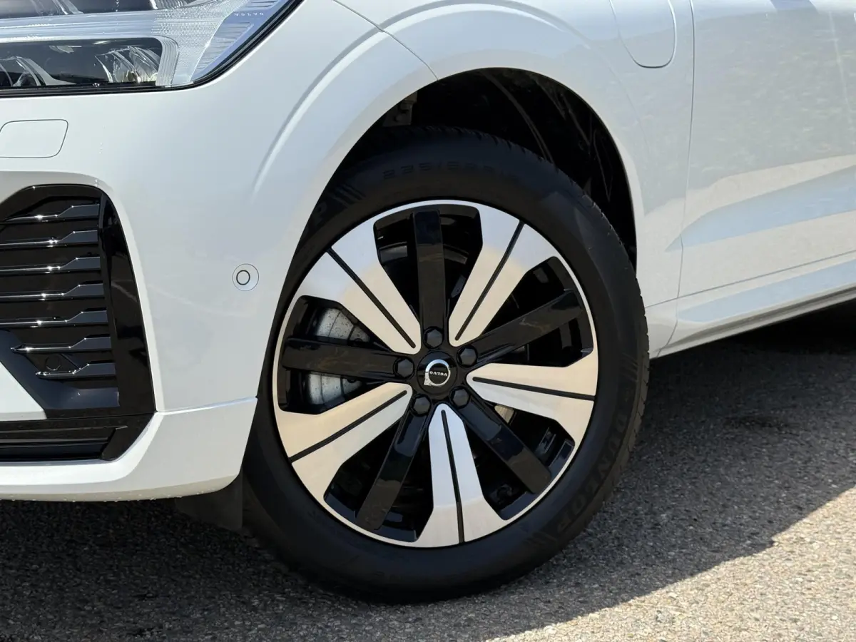 T6 Plug-in hybrid AWD Plus Dark | Blis | Keyless | Pano dak | Elektrische stoelen | AppleCarplay | Stuur en Stoel verwarming | 360 camera | Google |