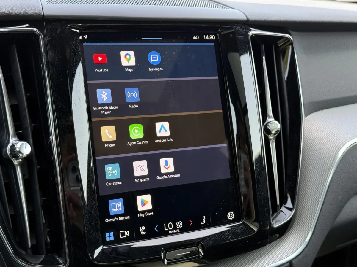 T6 Plug-in hybrid AWD Plus Dark | Blis | Keyless | Pano dak | Elektrische stoelen | AppleCarplay | Stuur en Stoel verwarming | 360 camera | Google |