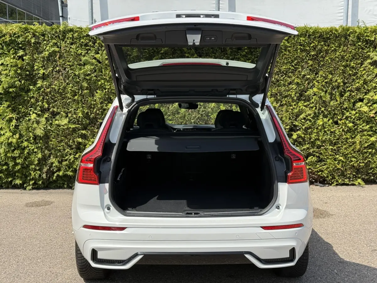 T6 Plug-in hybrid AWD Plus Dark | Blis | Keyless | Pano dak | Elektrische stoelen | AppleCarplay | Stuur en Stoel verwarming | 360 camera | Google |