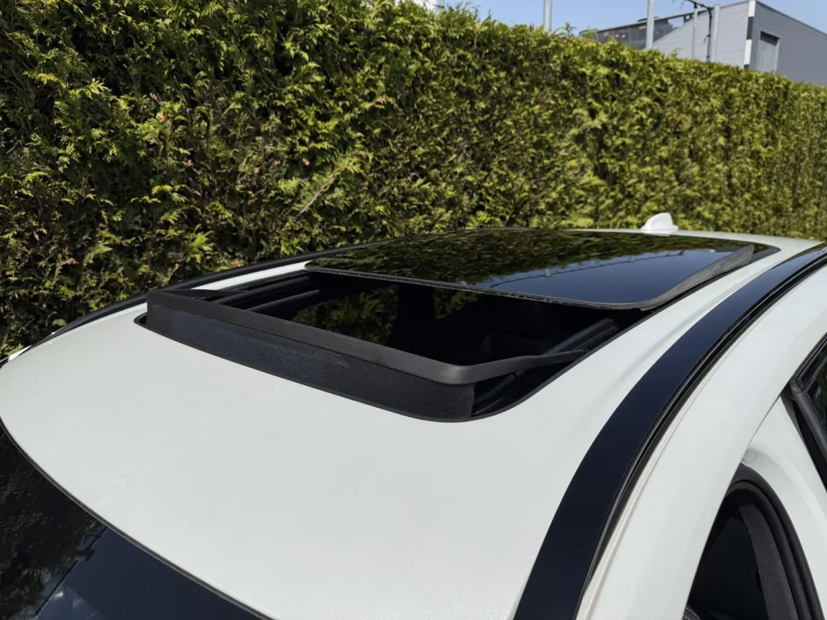 T6 Plug-in hybrid AWD Plus Dark | Blis | Keyless | Pano dak | Elektrische stoelen | AppleCarplay | Stuur en Stoel verwarming | 360 camera | Google |