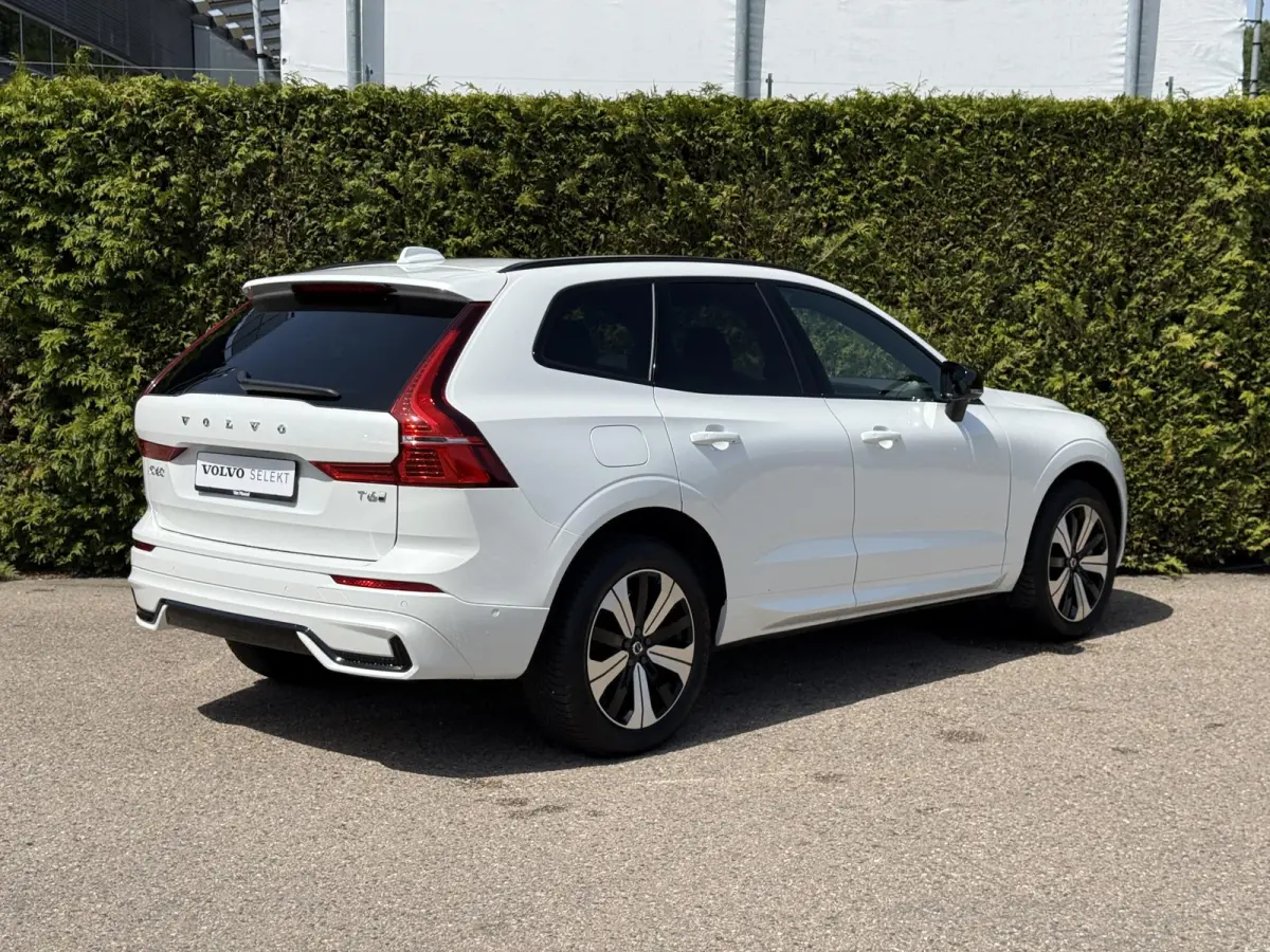 T6 Plug-in hybrid AWD Plus Dark | Blis | Keyless | Pano dak | Elektrische stoelen | AppleCarplay | Stuur en Stoel verwarming | 360 camera | Google |