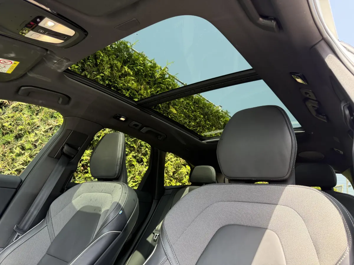 T6 Plug-in hybrid AWD Plus Dark | Blis | Keyless | Pano dak | Elektrische stoelen | AppleCarplay | Stuur en Stoel verwarming | 360 camera | Google |