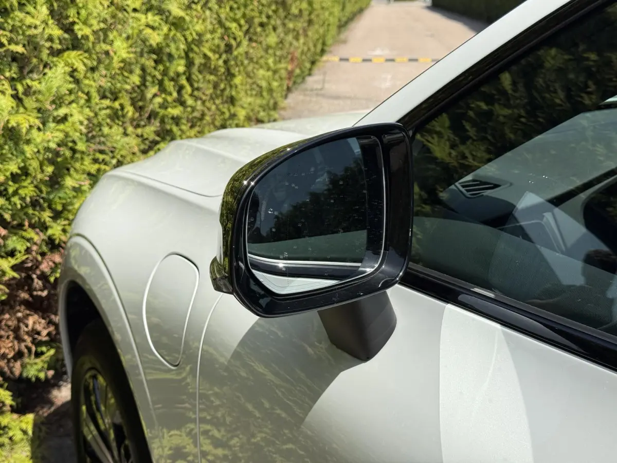 T6 Plug-in hybrid AWD Plus Dark | Blis | Keyless | Pano dak | Elektrische stoelen | AppleCarplay | Stuur en Stoel verwarming | 360 camera | Google |