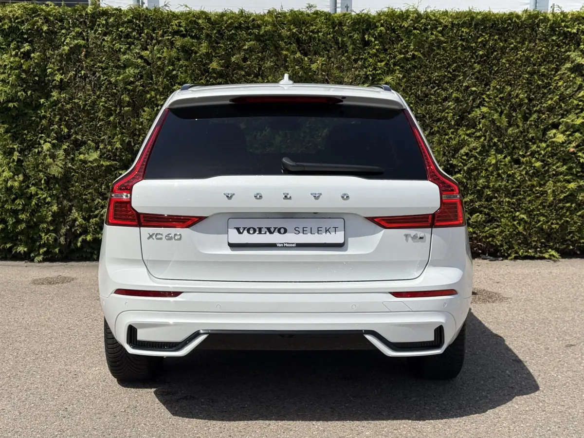 T6 Plug-in hybrid AWD Plus Dark | Blis | Keyless | Pano dak | Elektrische stoelen | AppleCarplay | Stuur en Stoel verwarming | 360 camera | Google |