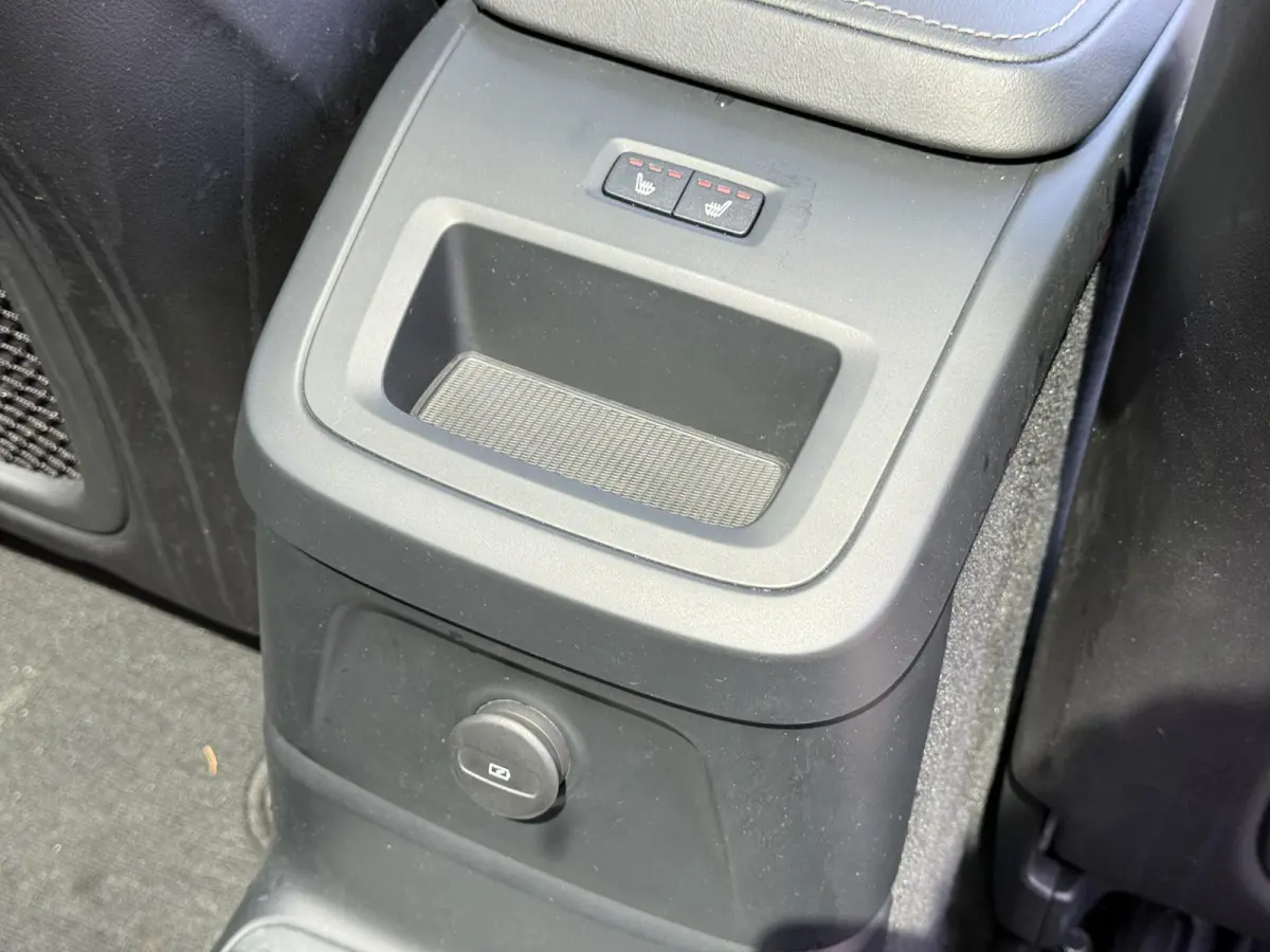T6 Plug-in hybrid AWD Plus Dark | Blis | Keyless | Pano dak | Elektrische stoelen | AppleCarplay | Stuur en Stoel verwarming | 360 camera | Google |