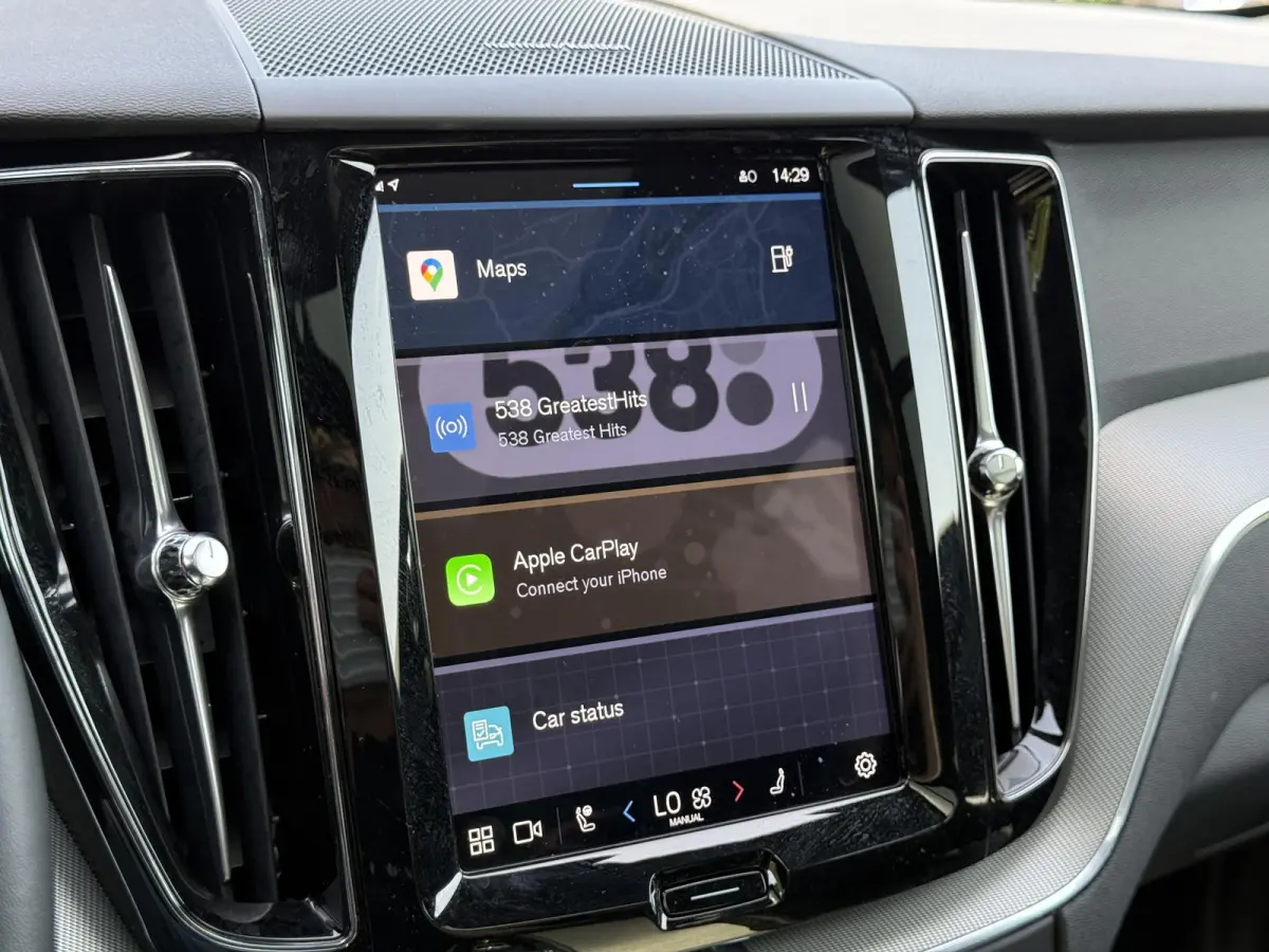 T6 Plug-in hybrid AWD Plus Dark | Blis | Keyless | Pano dak | Elektrische stoelen | AppleCarplay | Stuur en Stoel verwarming | 360 camera | Google |