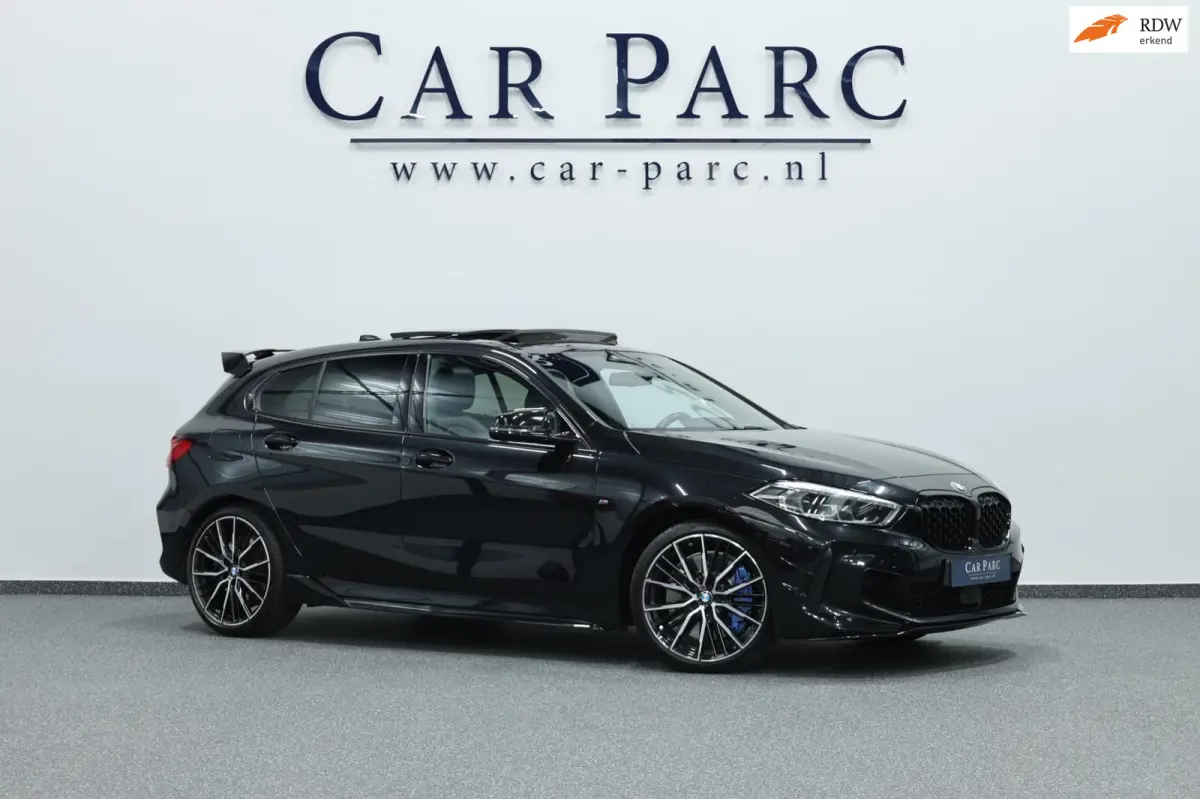 M135i xDrive 306+PK M-PERFORMANCE/LED/VIRTUAL/SFEER/PANO/LEER+S.VERWARMING/CAM/LMV/ACC/ECC/12 MND GARANTIE!