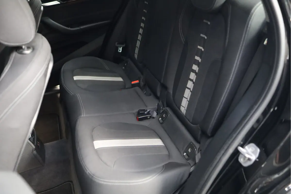 sDrive18i Executive Edition | NAP | PANORAMADAK | TREKHAAK | HUD | HOGE INSTAP |