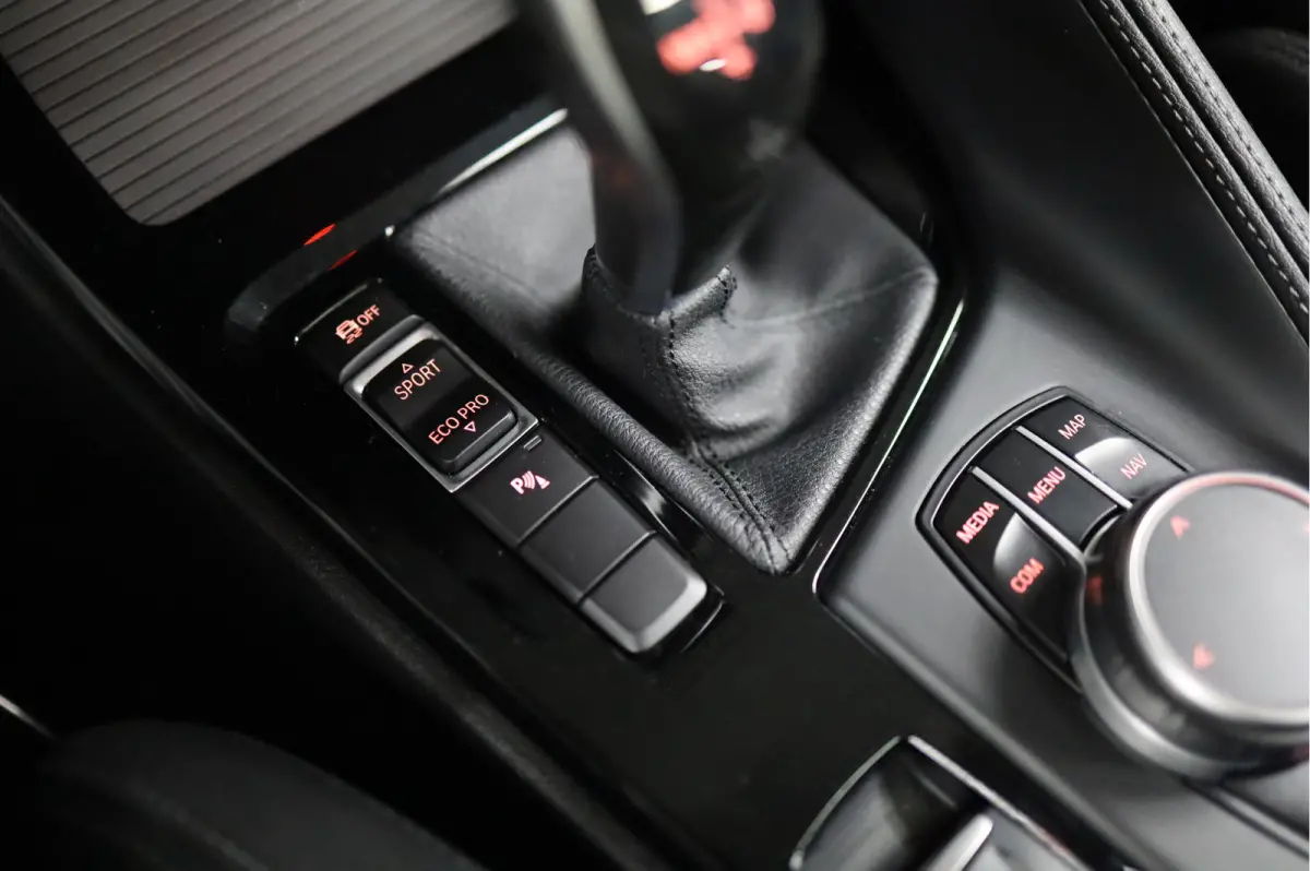 sDrive18i Executive Edition | NAP | PANORAMADAK | TREKHAAK | HUD | HOGE INSTAP |