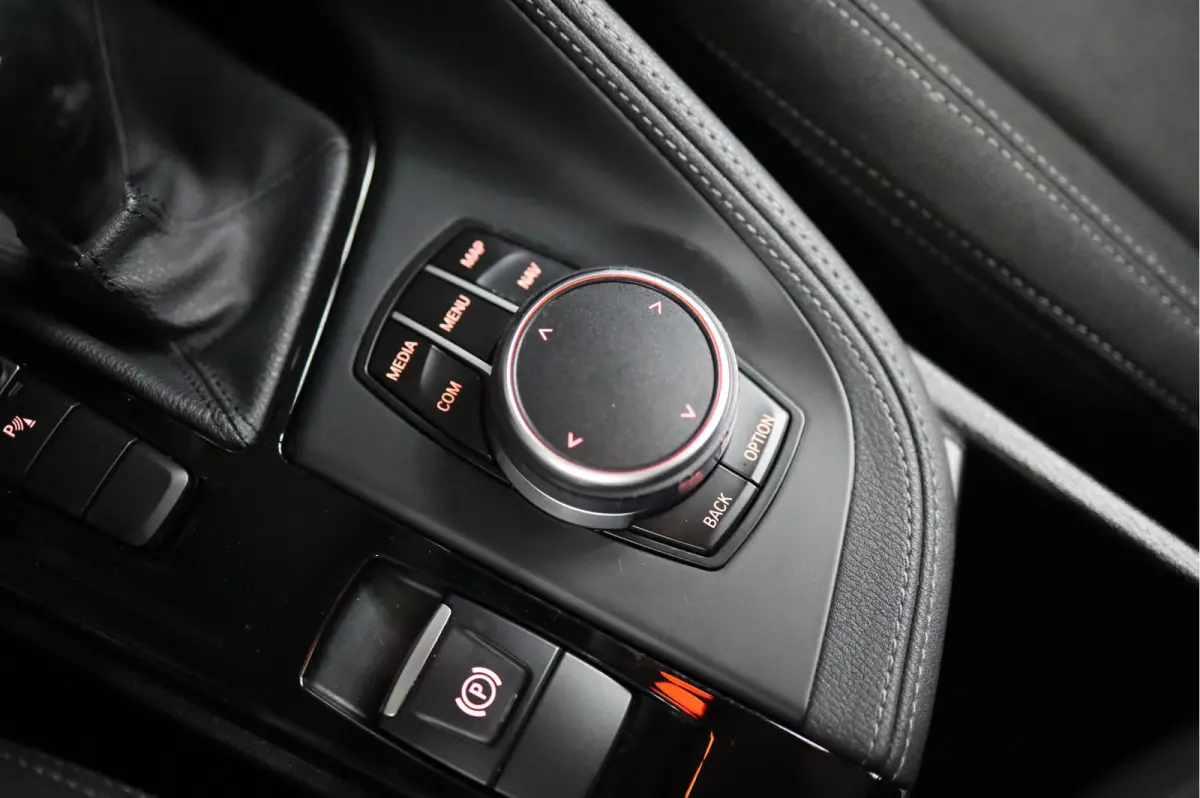sDrive18i Executive Edition | NAP | PANORAMADAK | TREKHAAK | HUD | HOGE INSTAP |