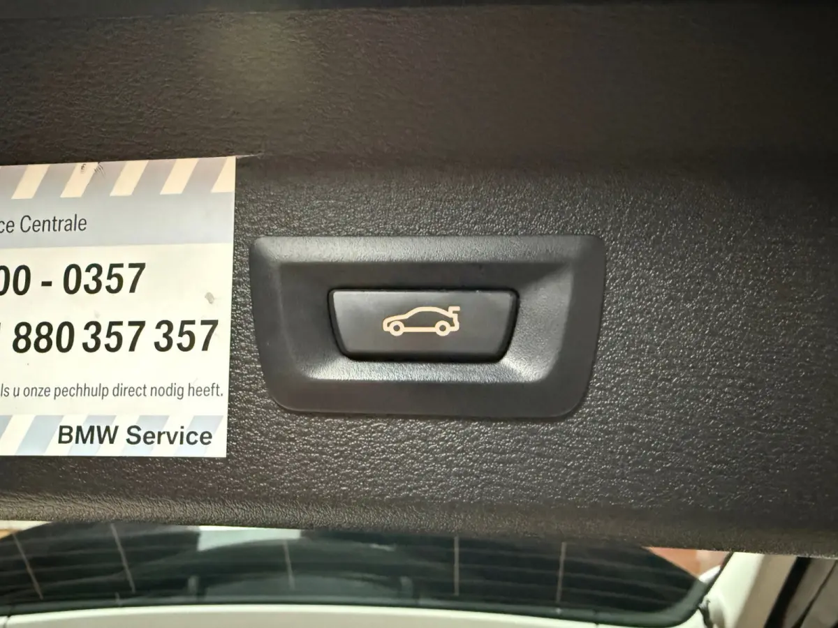 sDrive18i Executive Edition | NAP | PANORAMADAK | TREKHAAK | HUD | HOGE INSTAP |