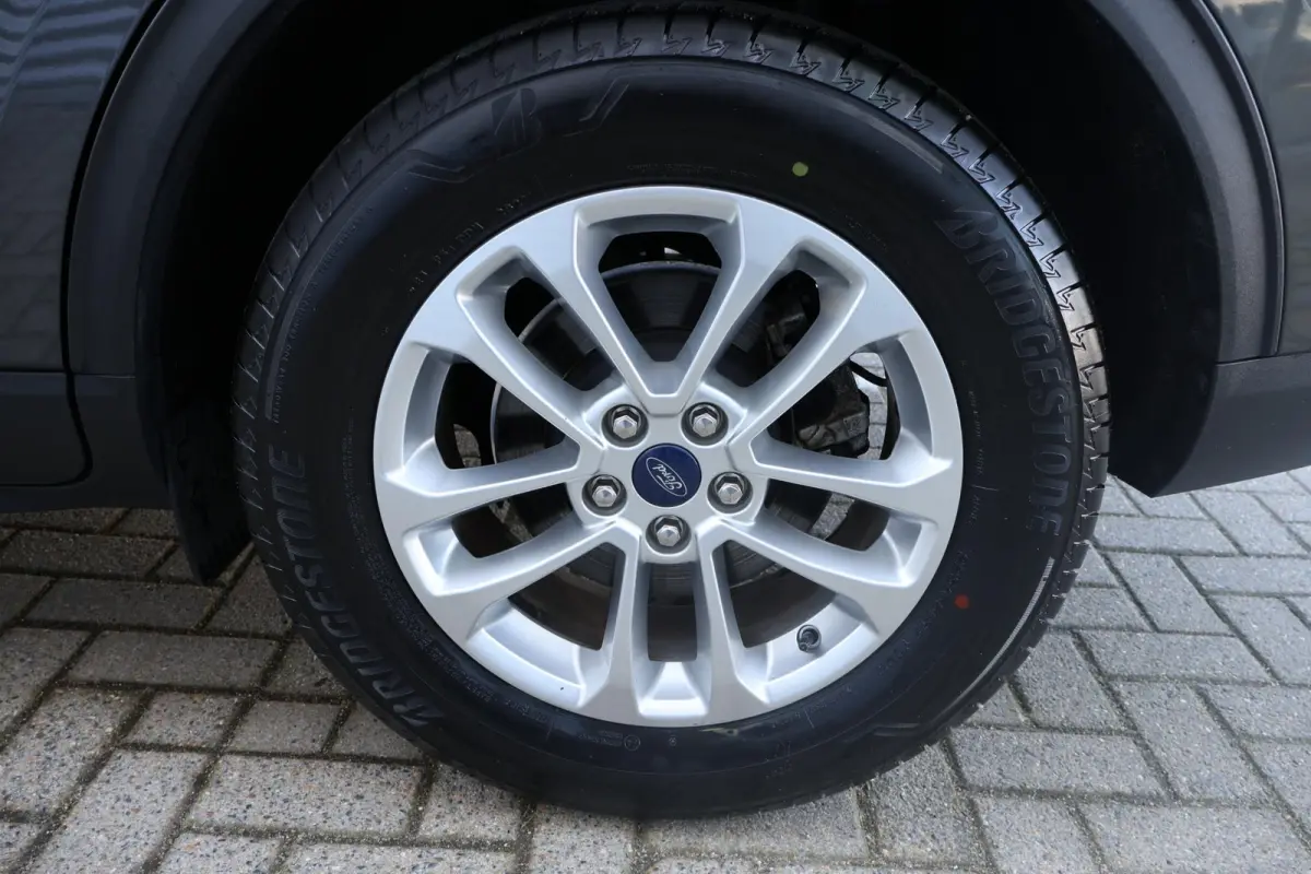 1.5 Titanium 1e Eigenaar | Volledig Onderh | BTW | NL-Auto | Winterpack | 360Cam | Navi | Carplay | ACC | Bots | Keyless | LED | DAB | PDC | Start/Stop