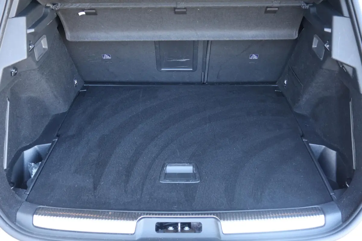 1.2 PureTech Business 1e Eigenaar | BTW | Volledig Onderh | NAP | 360 Cam | Carplay | Navi | Climate | DAB | Cruise | LED | Keyless | PDC