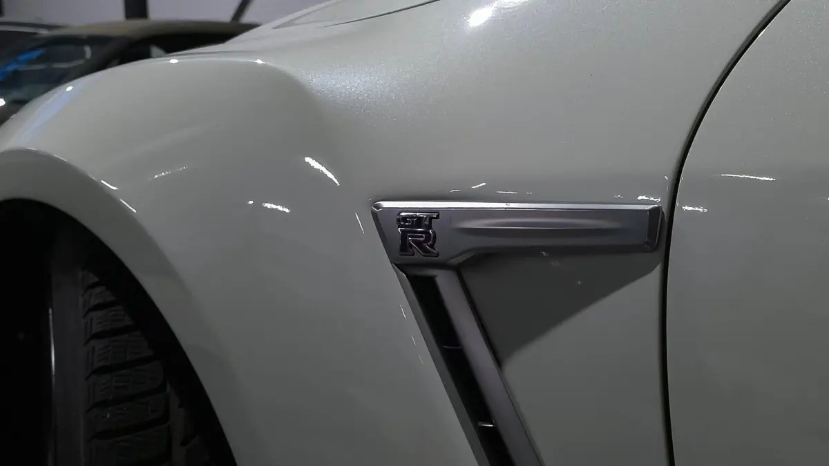3.8 V6 Track Edition