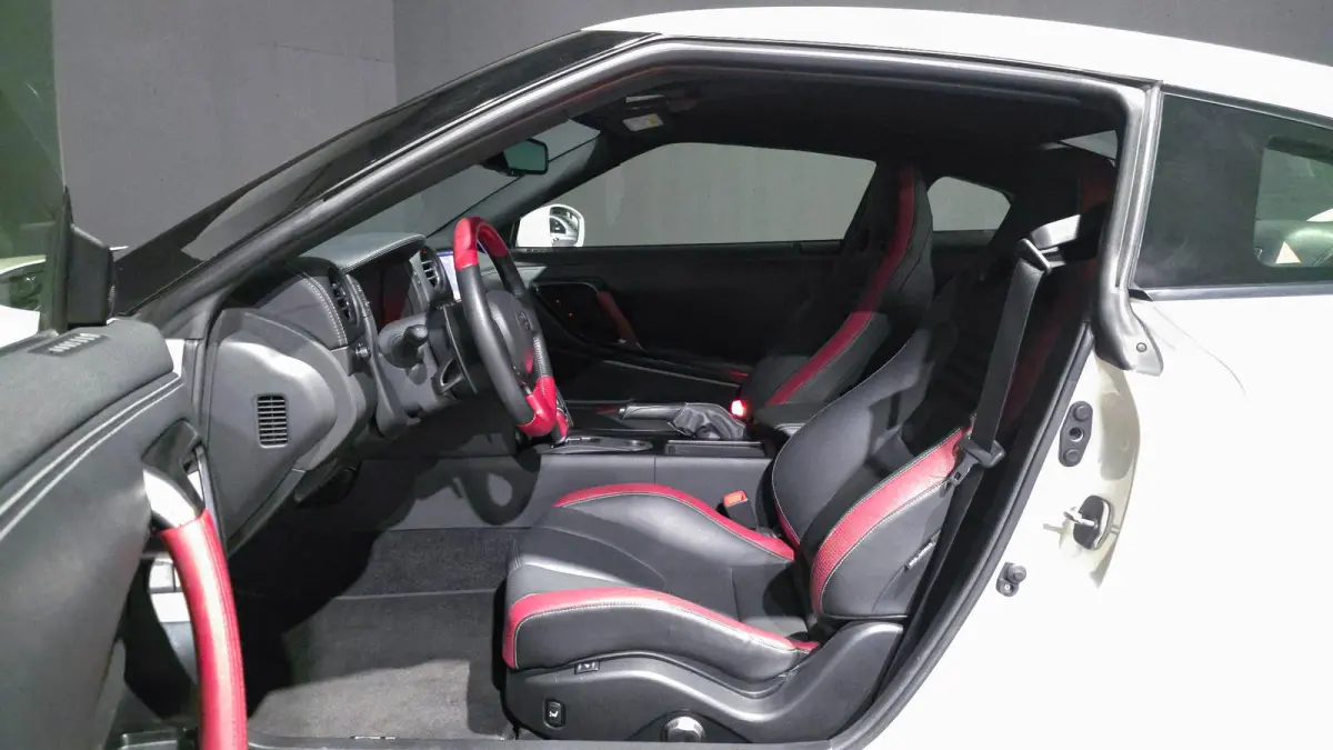 3.8 V6 Track Edition
