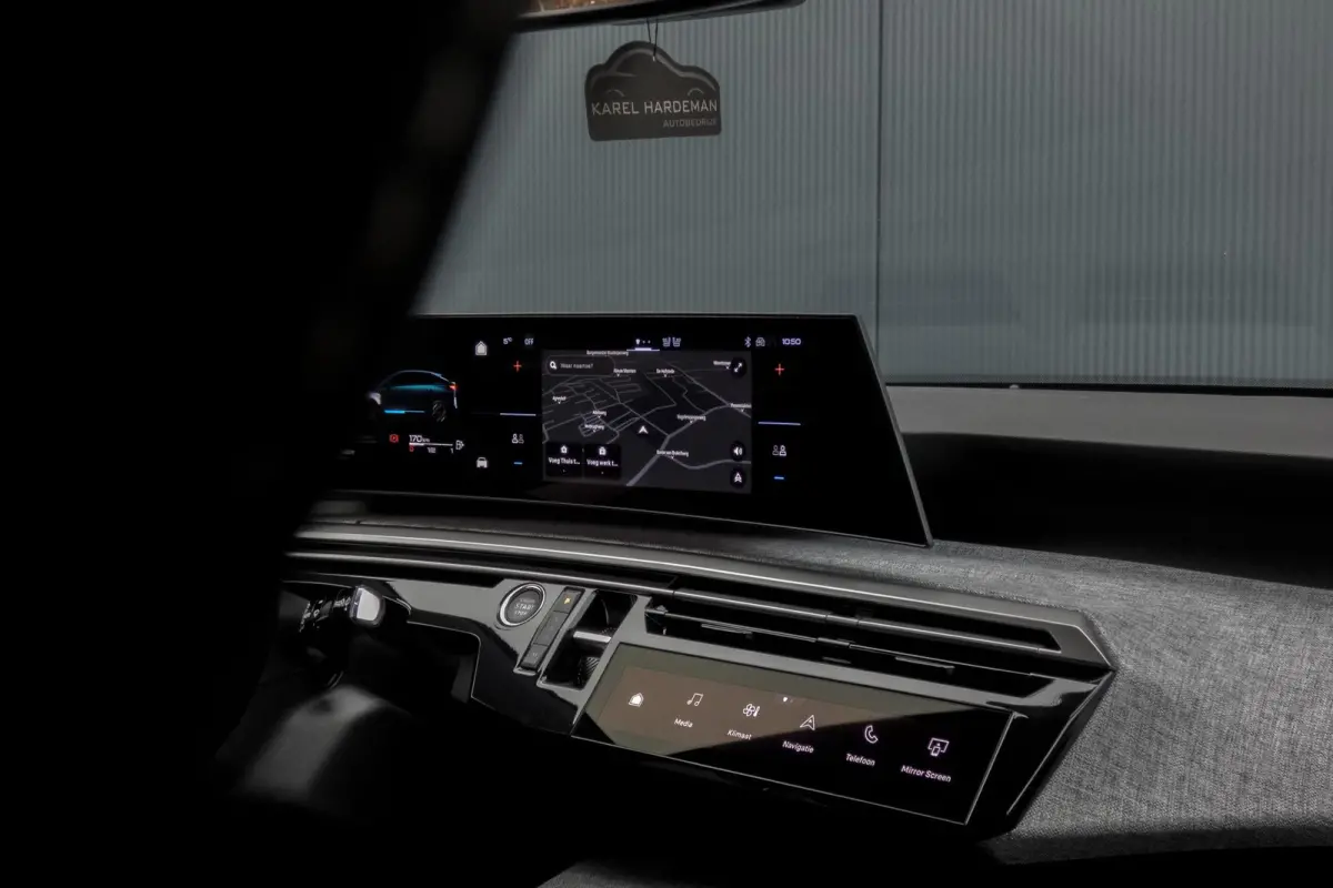 1.2 Hybrid 136 GT | STOELVERWARMING | ACC | STUURWIELVERWARMING | CAMERA | SFEERVERLICHTING