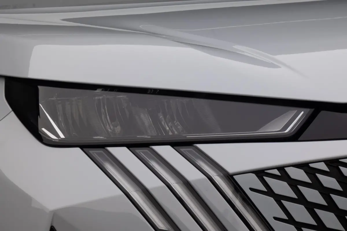 1.2 Hybrid 136 GT | STOELVERWARMING | ACC | STUURWIELVERWARMING | CAMERA | SFEERVERLICHTING