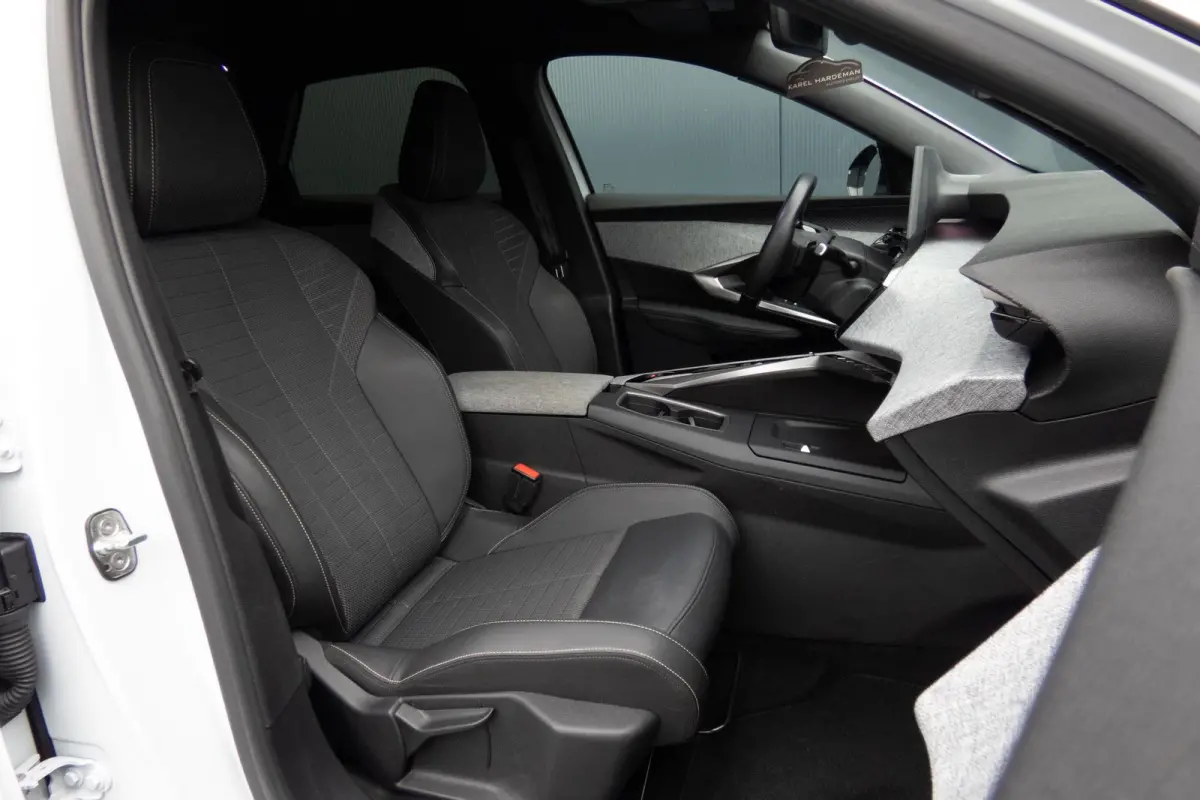 1.2 Hybrid 136 GT | STOELVERWARMING | ACC | STUURWIELVERWARMING | CAMERA | SFEERVERLICHTING