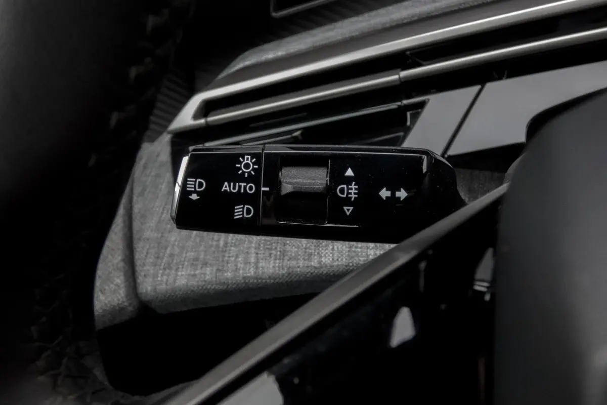 1.2 Hybrid 136 GT | STOELVERWARMING | ACC | STUURWIELVERWARMING | CAMERA | SFEERVERLICHTING
