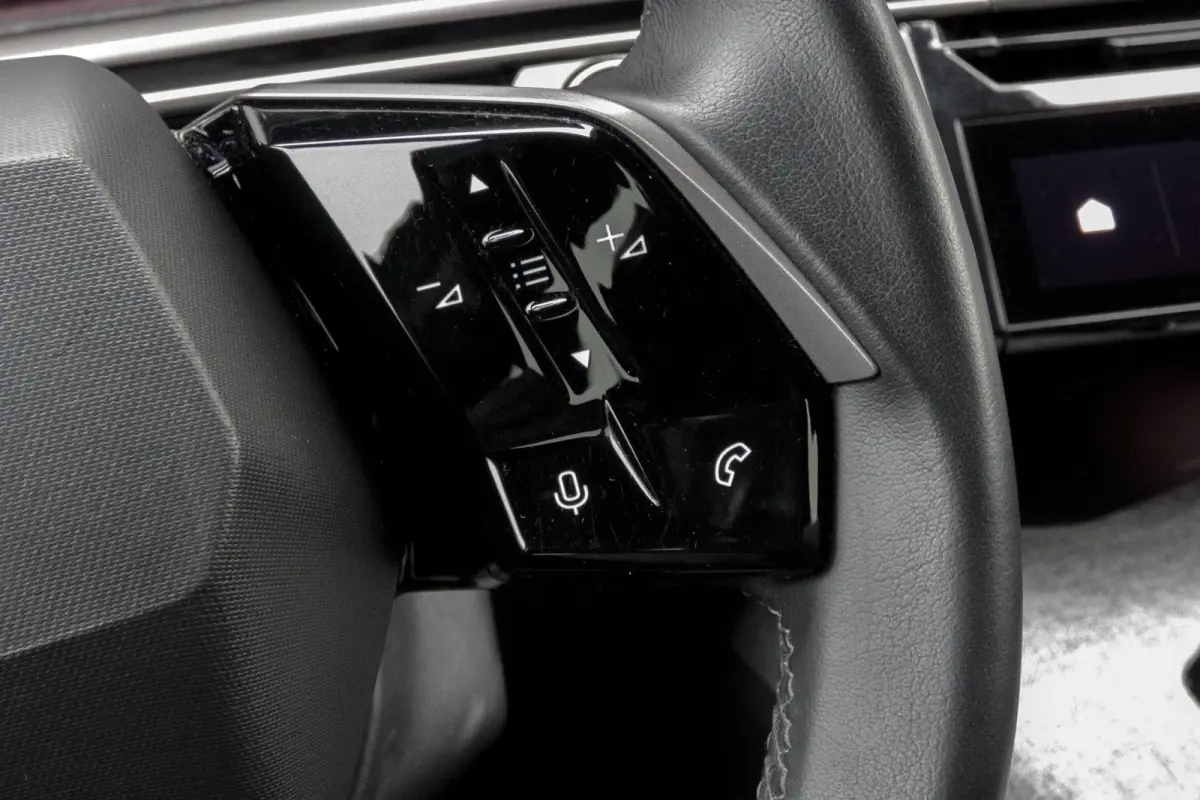 1.2 Hybrid 136 GT | STOELVERWARMING | ACC | STUURWIELVERWARMING | CAMERA | SFEERVERLICHTING