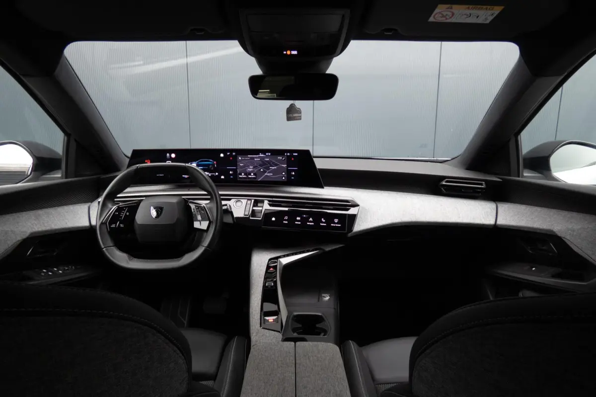 1.2 Hybrid 136 GT | STOELVERWARMING | ACC | STUURWIELVERWARMING | CAMERA | SFEERVERLICHTING