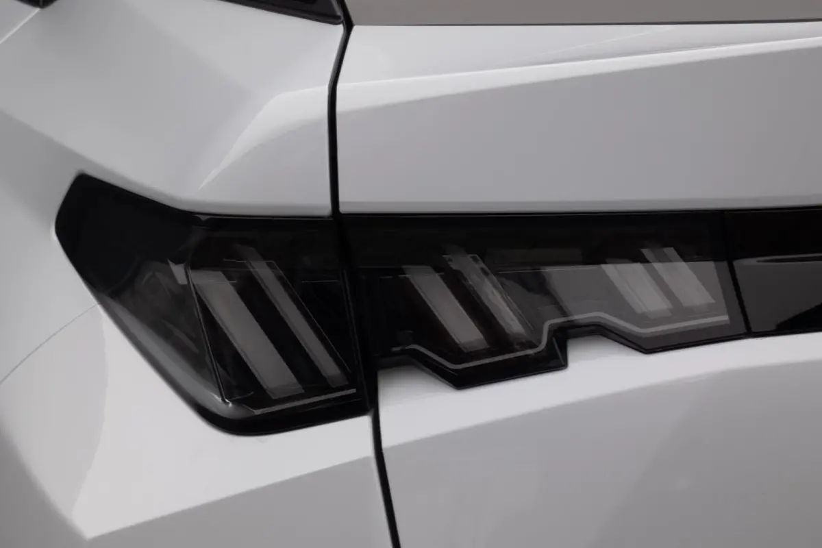1.2 Hybrid 136 GT | STOELVERWARMING | ACC | STUURWIELVERWARMING | CAMERA | SFEERVERLICHTING