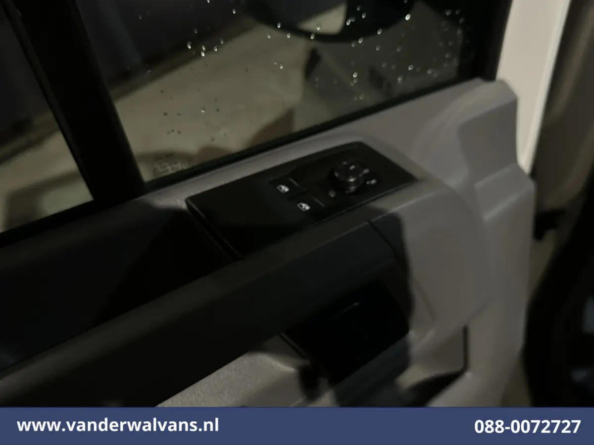 2.0 141pk Bakwagen Laadklep Euro6 Airco | Apple Carplay | Android Auto Bijrijdersbank, 969kg laadvermogen