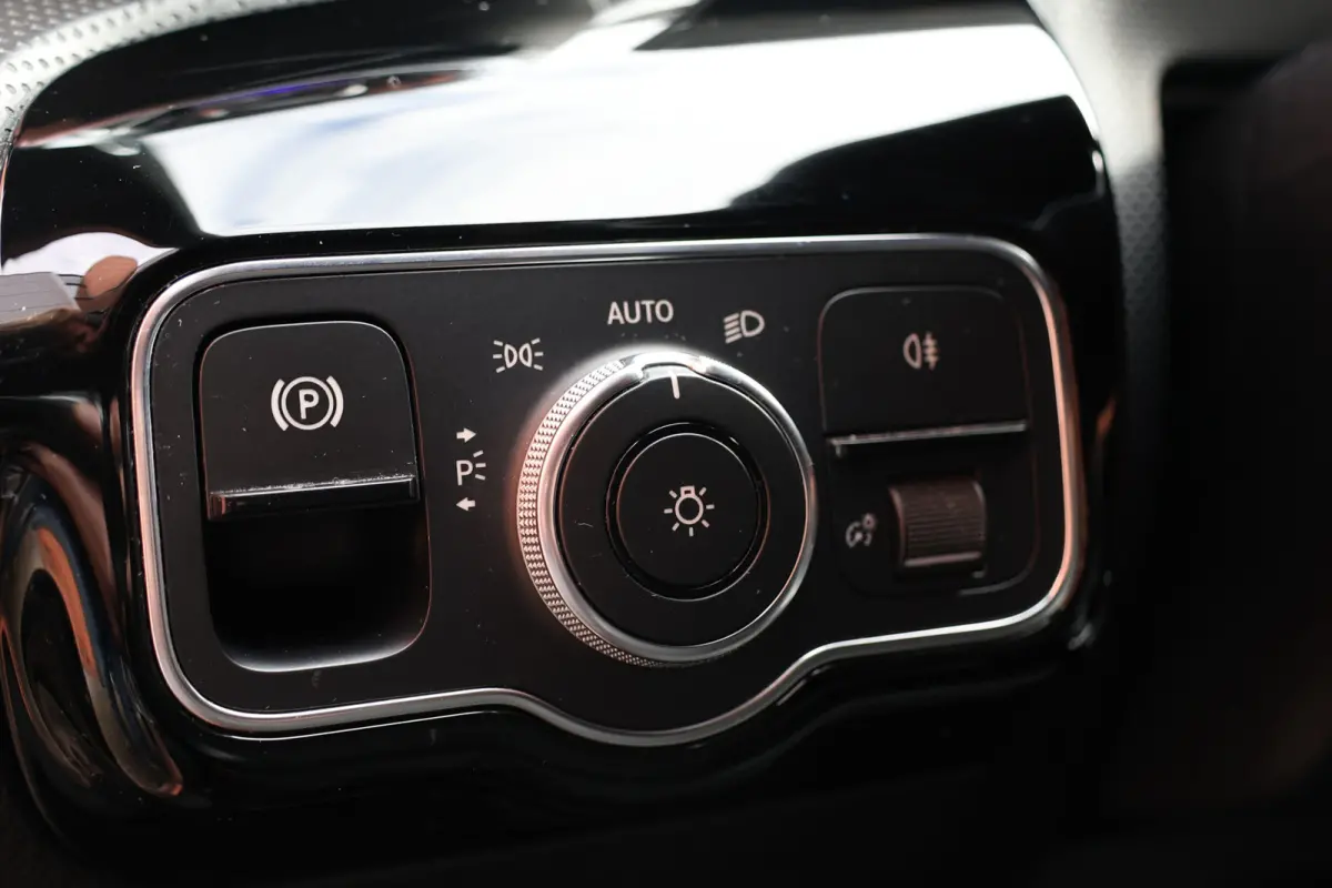A180 d AMG pakket | Panorama dak | Burmester | Widescreen | Apple Carplay | Sfeerverlichting | Stoelverwarming | Alcantara | 360 PDC | Volledig onderhouden | Distributieriem vervangen