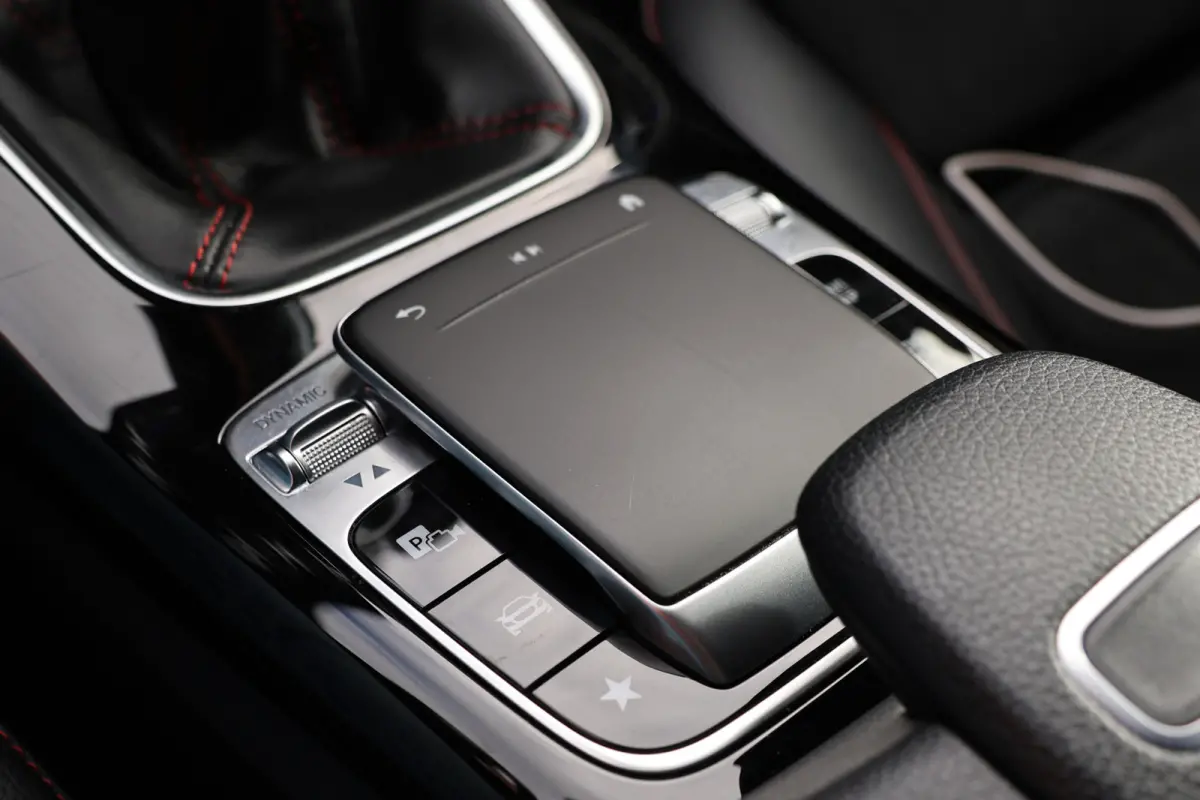 A180 d AMG pakket | Panorama dak | Burmester | Widescreen | Apple Carplay | Sfeerverlichting | Stoelverwarming | Alcantara | 360 PDC | Volledig onderhouden | Distributieriem vervangen