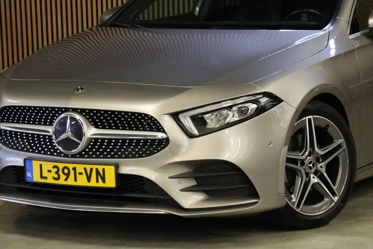A180 d AMG pakket | Panorama dak | Burmester | Widescreen | Apple Carplay | Sfeerverlichting | Stoelverwarming | Alcantara | 360 PDC | Volledig onderhouden | Distributieriem vervangen
