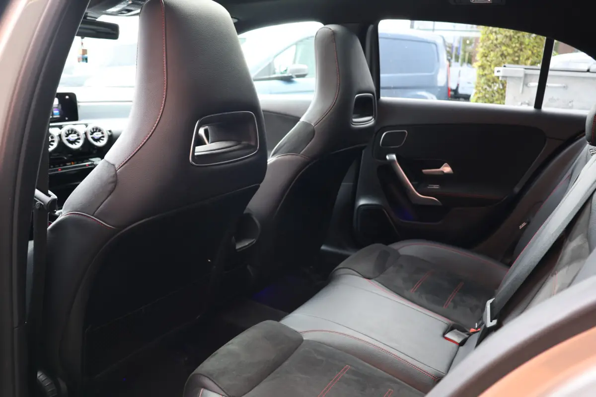 A180 d AMG pakket | Panorama dak | Burmester | Widescreen | Apple Carplay | Sfeerverlichting | Stoelverwarming | Alcantara | 360 PDC | Volledig onderhouden | Distributieriem vervangen