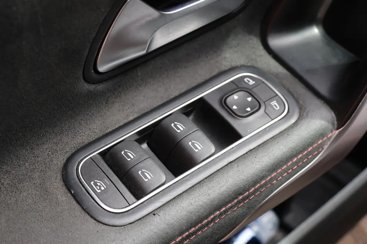 A180 d AMG pakket | Panorama dak | Burmester | Widescreen | Apple Carplay | Sfeerverlichting | Stoelverwarming | Alcantara | 360 PDC | Volledig onderhouden | Distributieriem vervangen